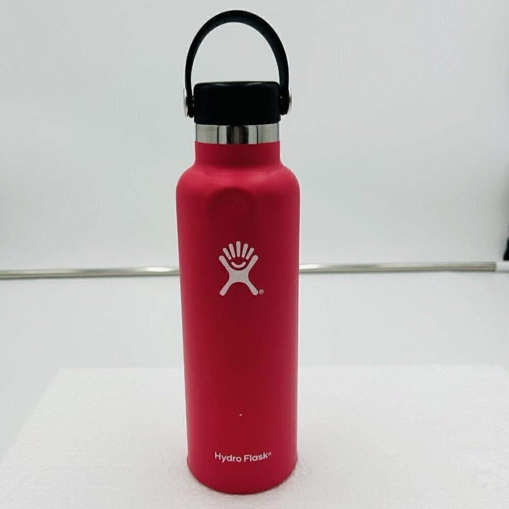 Hydro Flask 21 oz Standard Mouth Insulated Hot Pink Bottle with Flex Cap Clean